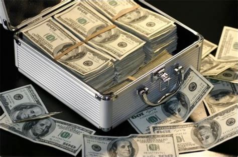 연금복권520은 2011년 7월 6일부터 2020년 4월 29일까지 대한민국의 복권위원회가 매주 1회 발행하였던 추첨식 복권이다. 연금복권 실수령액 및 세금, 정말 이정도였어?