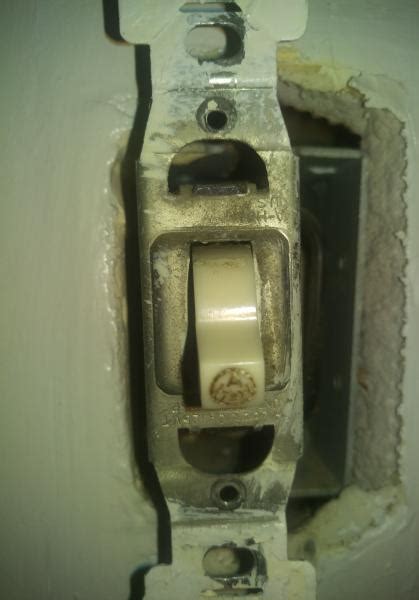 Canadian electrical code (ce code). Replacing an old 3 way switch with a new one ...