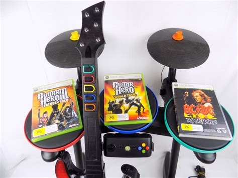 Like New Xbox 360 Guitar Hero Band Hero Bundle Drum Guitar 3x Games Mic Starboard Games