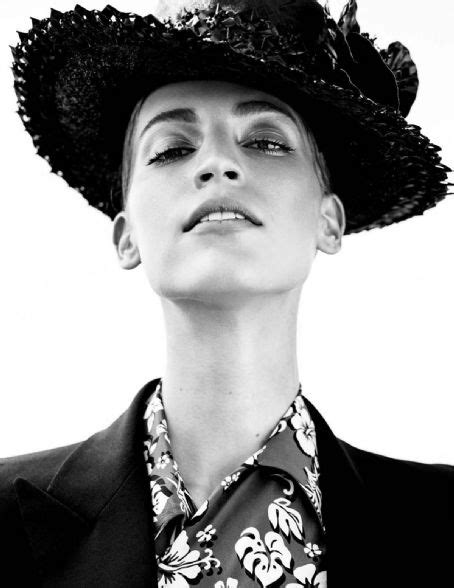 Vanessa Axente Vogue Magazine Pictorial Spain December 2017