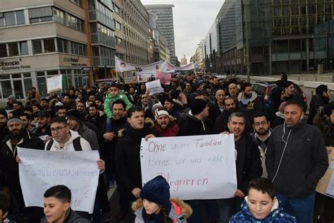 ضمت سوريين وعراقيين تظاهرة ضد تعليق لم الشمل لحاملي الحماية الثانوية بألمانيا اقتصاد مال و