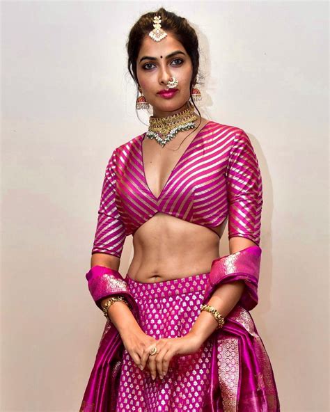 Divi Vadthya Hot Navel Cleavage Exposed In Blouse Skirt Desi Girlz