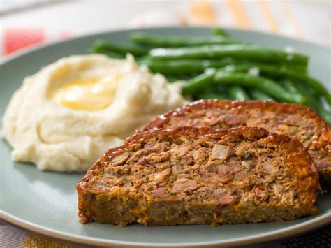 I usually like to bake meatloaf free form but the loaf pan helped make the perfect sized slices. How Long To Cook A 2 Pound Meatloaf At 325 Degrees - The 7 ...