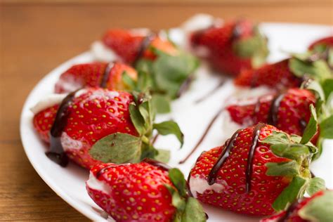 How To Make Cheesecake Stuffed Strawberries 7 Steps