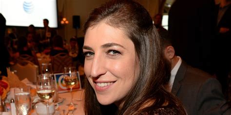 Mayim Bialik Is Suing Over Car Accident That Damaged Her Hand Huffpost