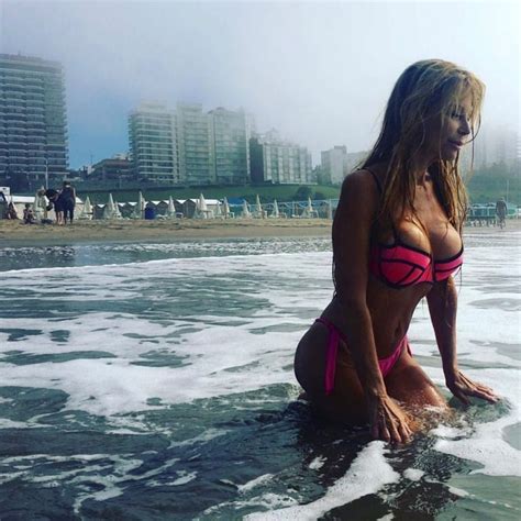 Graciela Alfano incendió las redes con una foto en bikini y una sensual ducha