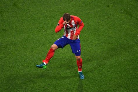 Watch Atletico Madrids Antoine Griezmann Does ‘fortnite Dance After