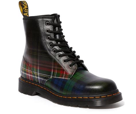 On your own, you are tough. 1460 TARTAN | MENS BOOTS | Official Dr. Martens Store - JP