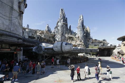 Star Wars Galaxys Edge Opens At Walt Disney World And Heres