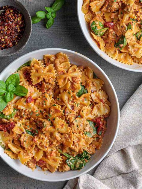 Creamy Farfalle With Spinach And Sun Dried Tomatoes Munchmeals By Janet