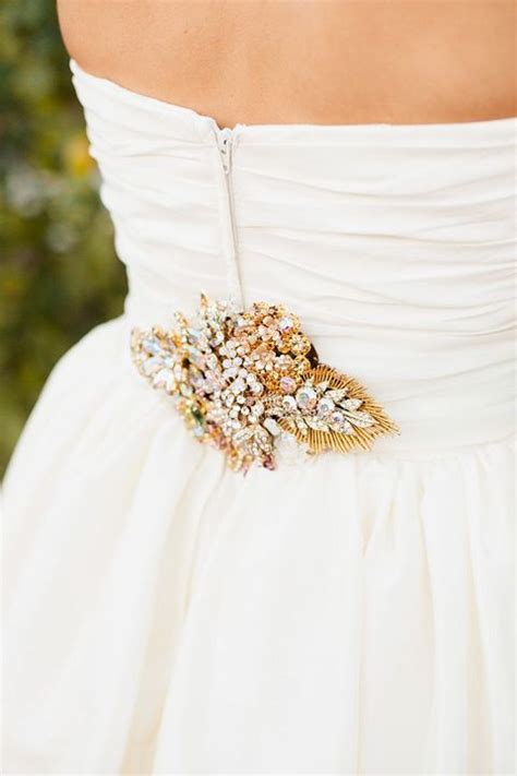 50 Ways To Use Brooches For Wedding Decor Gorgeous Wedding Dress