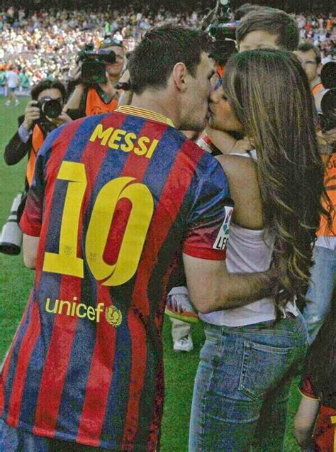 How Sweet Lionel Messi Gives His Girlfriend And His Son Each A Lovely Kiss Before Getafe Match