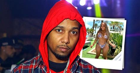 Juelz Santanas Wife Kimberly Shows Off Her Abs Posing In Skimpy Leopard Swimsuit In New Photo