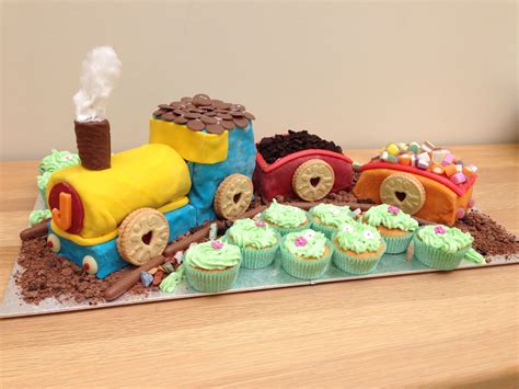 Train Cake No Tutorial Chocolate Cake And Swiss Roll Engine With Victoria Sponge Carriages