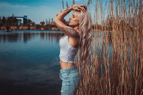 Wallpaper Model Blonde Profile Depth Of Field Tank Top Crop Top Belly Torn Jeans Hands