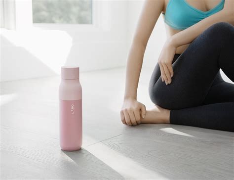 This Self Cleaning Bottle Kills Bacteria And Looks Good While Doing It