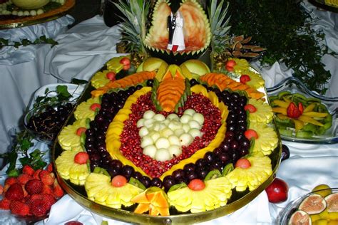 Arte Com Fruta E Legumes Party Platters Fruit Platters Fruit Display