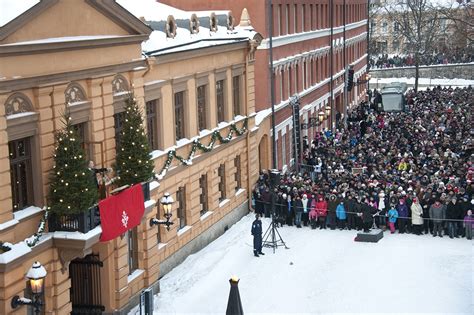 Christmas Peace is declared from Turku's Vanha Suurtori. Perinteinen ...