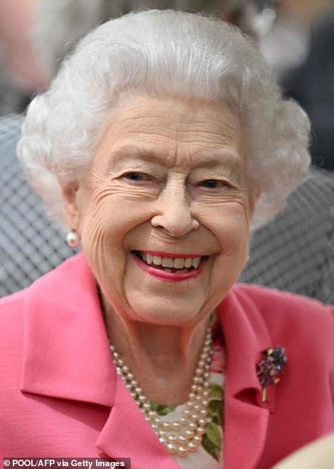 Britons Prepare For Queens Platinum Jubilee And Mark Her 70 Years On