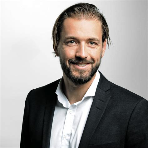 Haz clic aquí para escuchar a emmanuel en spotify: Emanuel Böhm - Director - rarecompany AG | XING