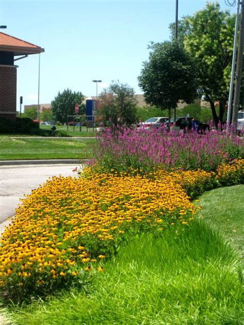 Lawrence Ks Landscaping Retaining Walls Annuals And Perennials