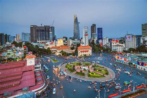 Ngoài thực hiện khai báo y tế, hành khách cũng được kiểm tra thân nhiệt trước khi lên xe rời thành. Cục Thống kê thành phố Hồ Chí Minh: Bám sát diễn biến tình ...