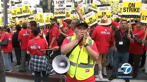 Hotel Workers Strike Striking Socal Hotel Workers March In Downtown La