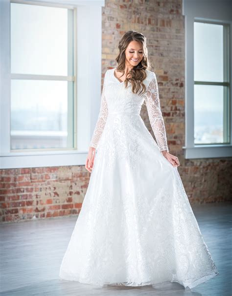 Tr21904 Chic Bridal Boutique