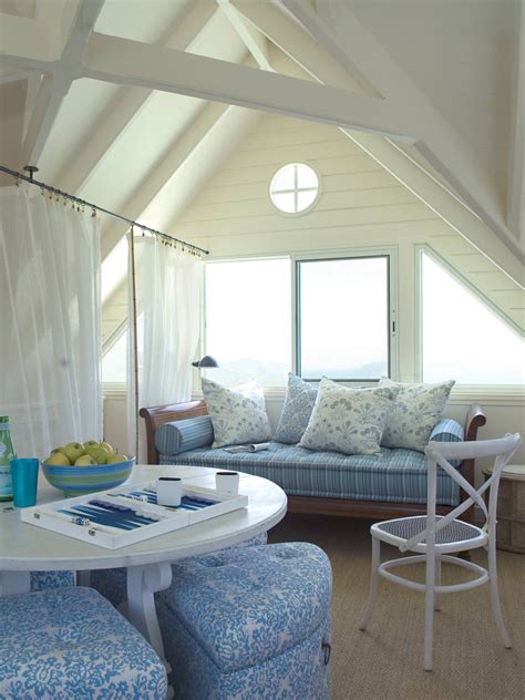 Usually, there isn't much sunlight in attic bedrooms so think about using light colors. 23+ Decorated Attic Home Designs, Decorating Ideas ...