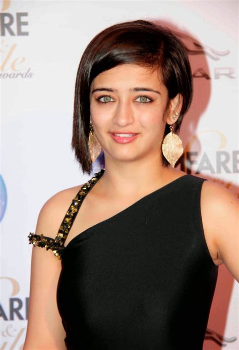 Akshara Haasan Photos In Black Dress At Ciroc Filmfare Glamour Style Awards Hq Pics N Galleries