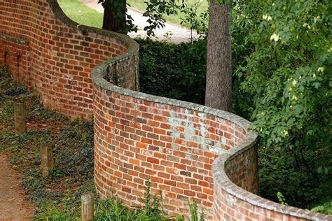 Curved Brick Walls Uses Construction Procedure Advantages