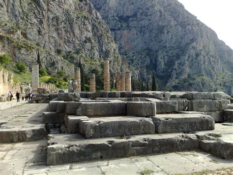 Condividi la foto Delfi - Tempio di Apollo dall'album Grecia di ...
