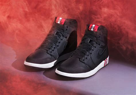 La collaboration entre psg et la marque jordan doit être officiellement lancée ce jeudi et de nouveaux visuels de cette collection. Air Jordan 1 PSG | Sneakers Ninja
