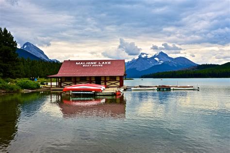 Maligne Lake Boat House AlainSt Flickr