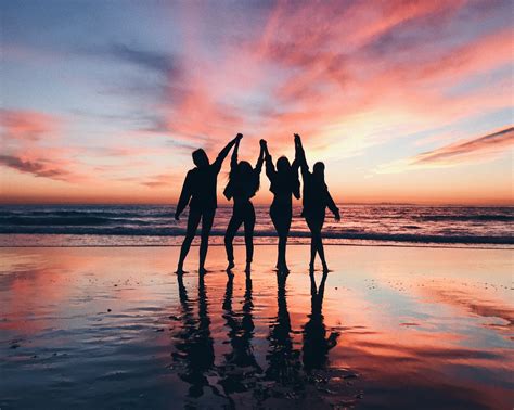 Sunsets With Friends Beach Pictures Friends Best Friend Pictures