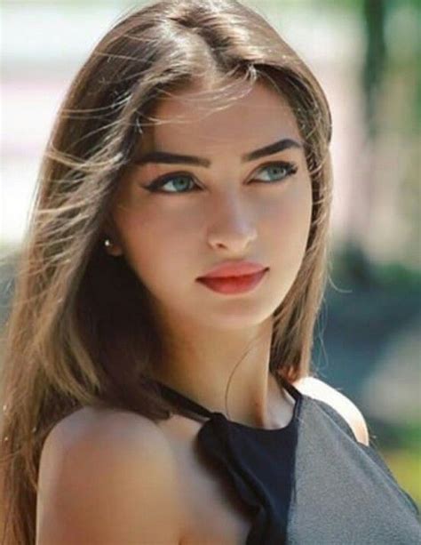 最も美しいロシアの女の子 イートローカルネズ