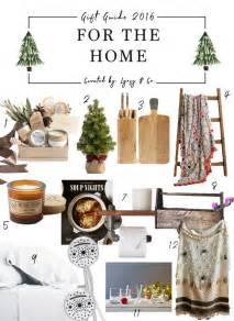 When you're trying to come up with gift ideas for someone who likes to cook, you want to find something that's both personal and practical. Holiday Gift Guide // HOME - Lynzy & Co.