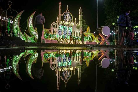 Foto Cantiknya Warna Warni Lampion Ramadhan Di Balai Kota Solo