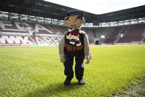 Der verein erhielt für die folgende spielzeit keine lizenz und musste daher zwangsabsteigen. FC Augsburg ersetzt die Marionette Räuber Hotzenplotz ...