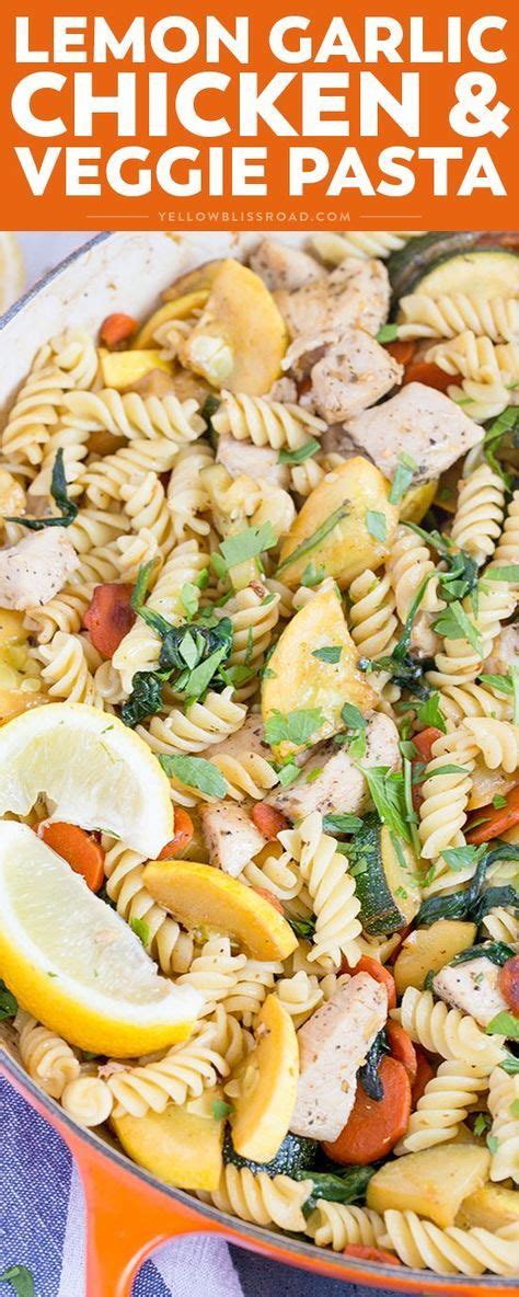 This creamy garlic chicken recipe is the ultimate easy comfort food! Lemon Garlic Chicken and Vegetable Pasta with Zucchini | Resep