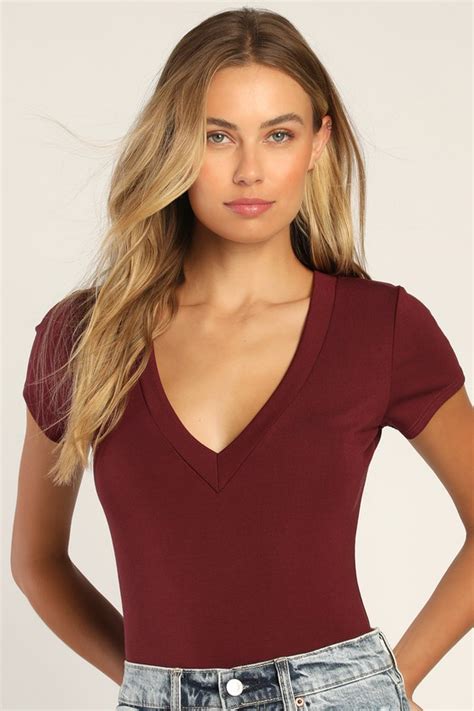 burgundy v neck top short sleeve top casual top fitted tee lulus