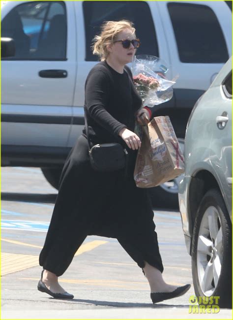 Adele Picks Up Flowers While Out Shopping Photo 3745897 Adele