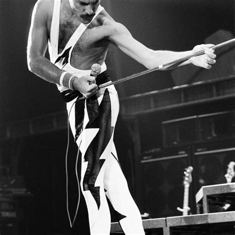 Последние твиты от the sse arena, wembley (@ssearena). Wembley Arena, 1984 | Queen freddie mercury, Freddie ...
