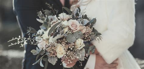 Winter Wedding Accessories And Ideas Cry For The Moon