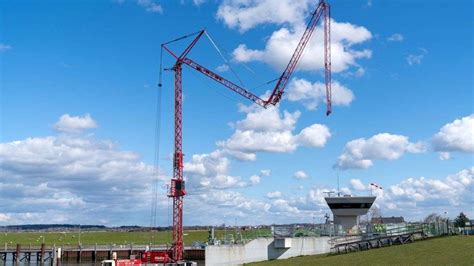 Liebherr Tower Crane Achieves 300 Lifts In Three Days