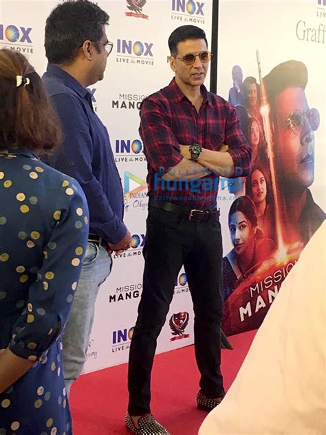Photos Akshay Kumar Snapped Promoting His Film Mission Mangal Parties Events Bollywood