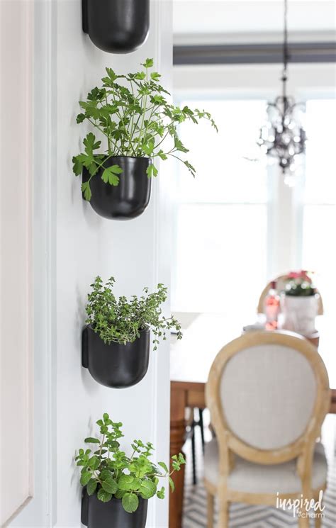 Below is a list of 40 fresh and fun vertical herb gardens to save you space and inspire your next weekend project! How to Create a Modern Kitchen Herb Garden