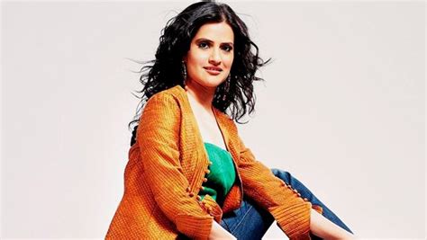 Sona Mohapatra Expresses Disappointment Over Some B Town Actors Not Being Fluent In Hindi Its