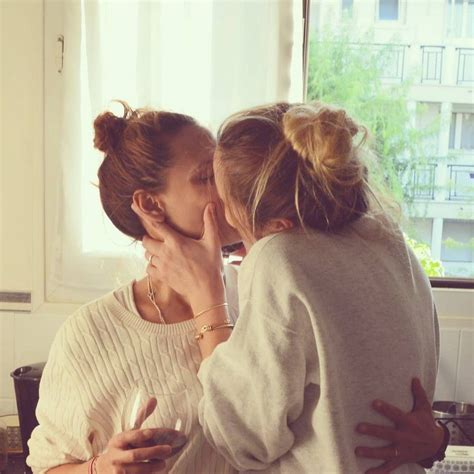 Pin By Sarah Jlk On Lesbian Kiss In Lesbians Kissing Girlfriend Goals Lesbian Couple