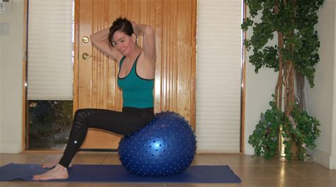 Exercise Of The Week Oblique Crunch Using An Exercise Ball Courtney